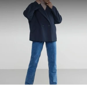 Kappa - Marinblå kort kappa från Lindex storlek S i väldigt fint skick. 