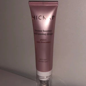 Hickap bronze booster self tanning drops  - Tanning drops från Hickap. Helt oöppnad förpackning. Nypris 169kr. Föredrar val av early birds fraktalternativ men det går bra med båda. 
