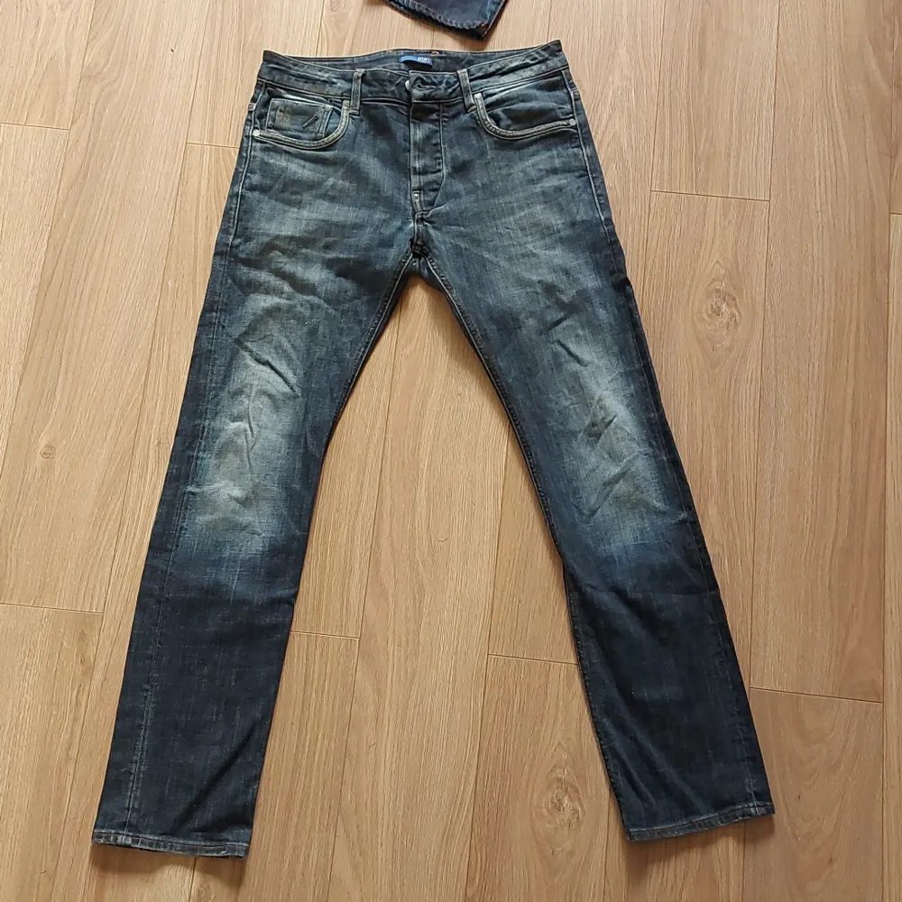G stsr jeans fräscha och fina köpt för 1100kr för 5 månader sen men knappt använda för de va fel storlek, storleken här . Jeans & Byxor.