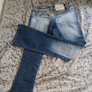 Super snygga jeans  - Köpte dessa på vinted men tyvärr alldeles för små för mig. Perfekt skick.