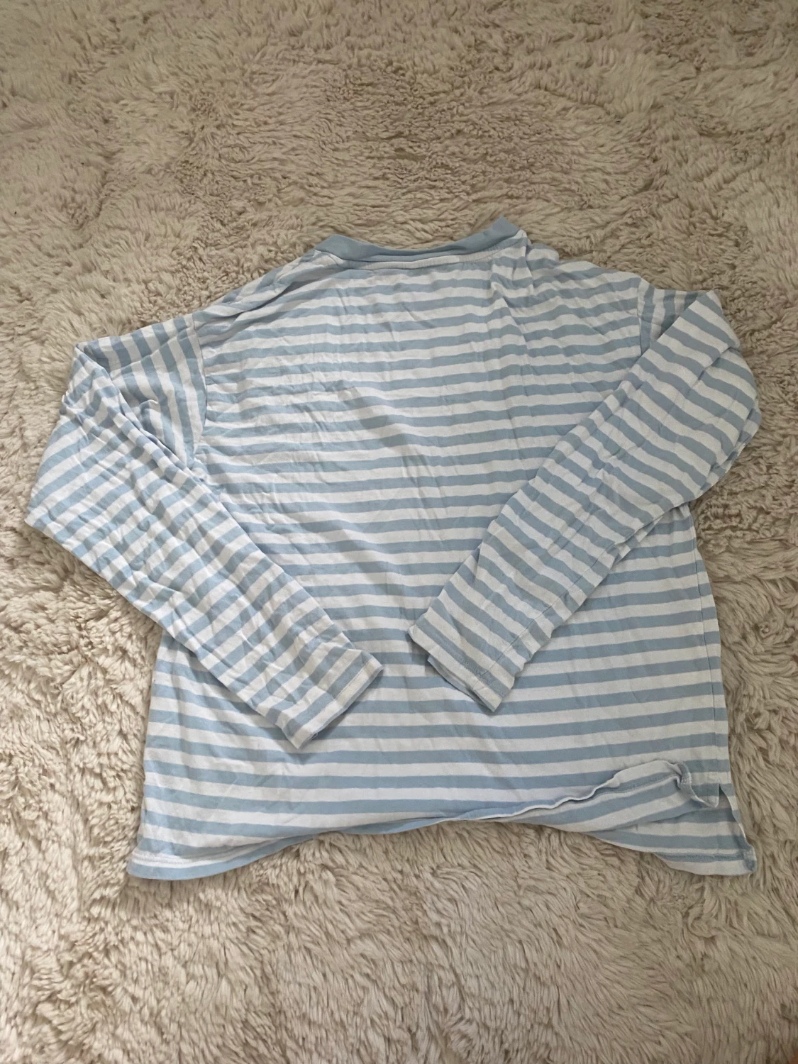 Blåvit randig tröja - 90