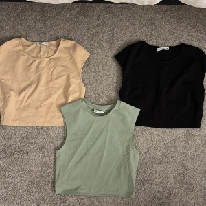 Zara toppar  - Säljer dessa fina toppar i ett 3 pack🦋🦋