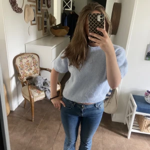 zara tröja - söt trekvarts stickad tröja från zara, sparsamt använt!