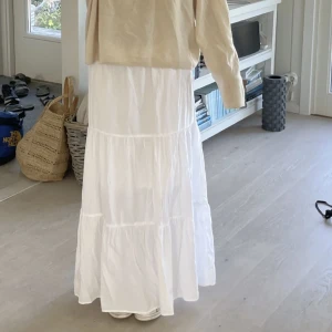 Lång volangkjol - Så fin lång volangkjol i fint skick!!💓