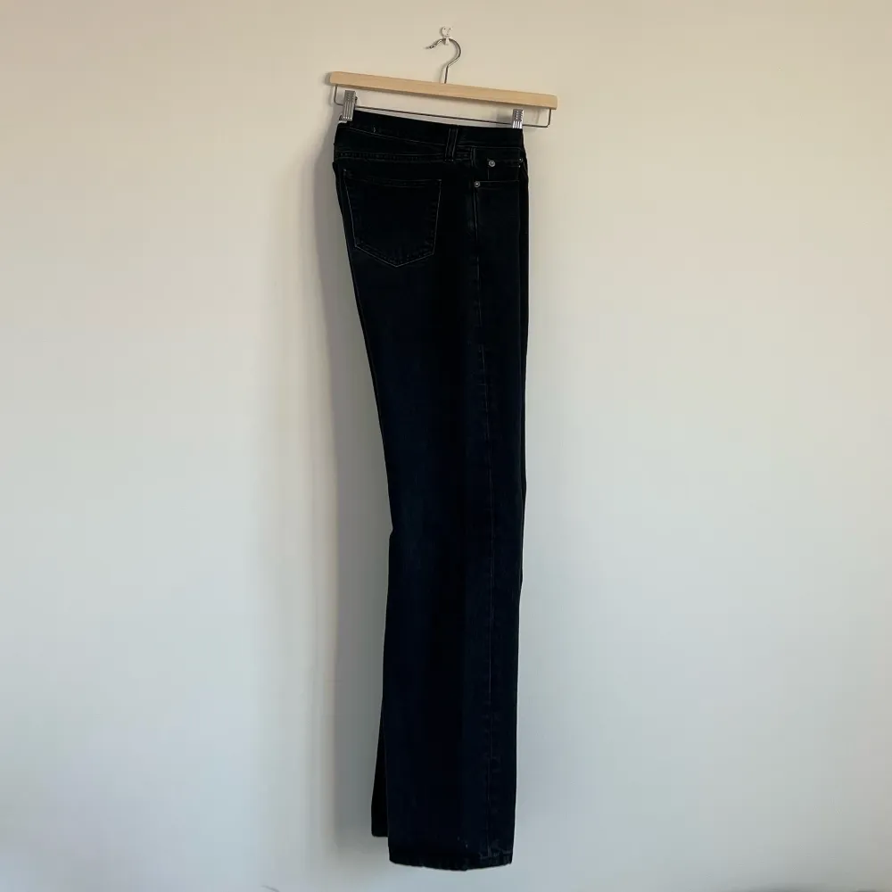 Hopes ikoniska och populära Rush Jeans med lite Bootcut-känsla. Passar unisex! W28L32. Jeans & Byxor.