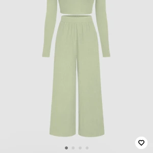 Pösiga byxor - Aldrig använt. Helt nya 