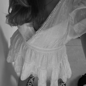 Zara klänning  - Köptes i somras men kommer inte till användning längre💗 har använts cirka 2-3 gånger💗 Jättefin till t.ex. midsommar💗