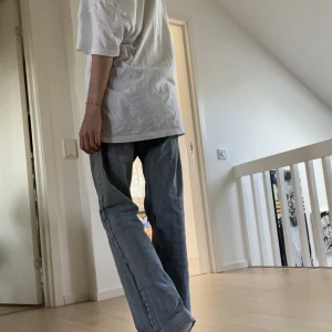 Lågmidjade jeans - Säljer mina supersnygga lågmidjade jeans då jag köpte dem nyligen men dem är lite stora. Perfekt till skolan! 