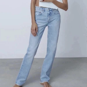 Zara jeans  - Dom populära jeansen i ljusblå färg❤️‍🔥 sparsamt använda🫶🏼 