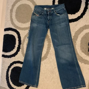 Jeans - Blåa jean. Bra kondition, knappt använd.