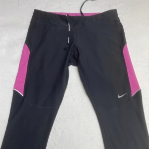 Fina jogging byxor!  - SJUKT snygga tränings byxor! Rensar garderob hos mormor! 🩷 kom priv för mer frågor. 