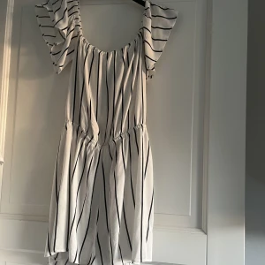 Jumpsuit kort - En skön jumpsuit använd max 3 gånger till finare tillfällen.