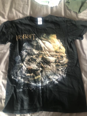 T-shirt - En The hobbit t-shirt i stoleken ”S”