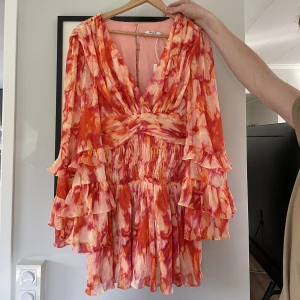 Klänning - Klänning från Sanna Jörnviks kollektion med NA-KD. Aldrig använd, prislapp kvar. 