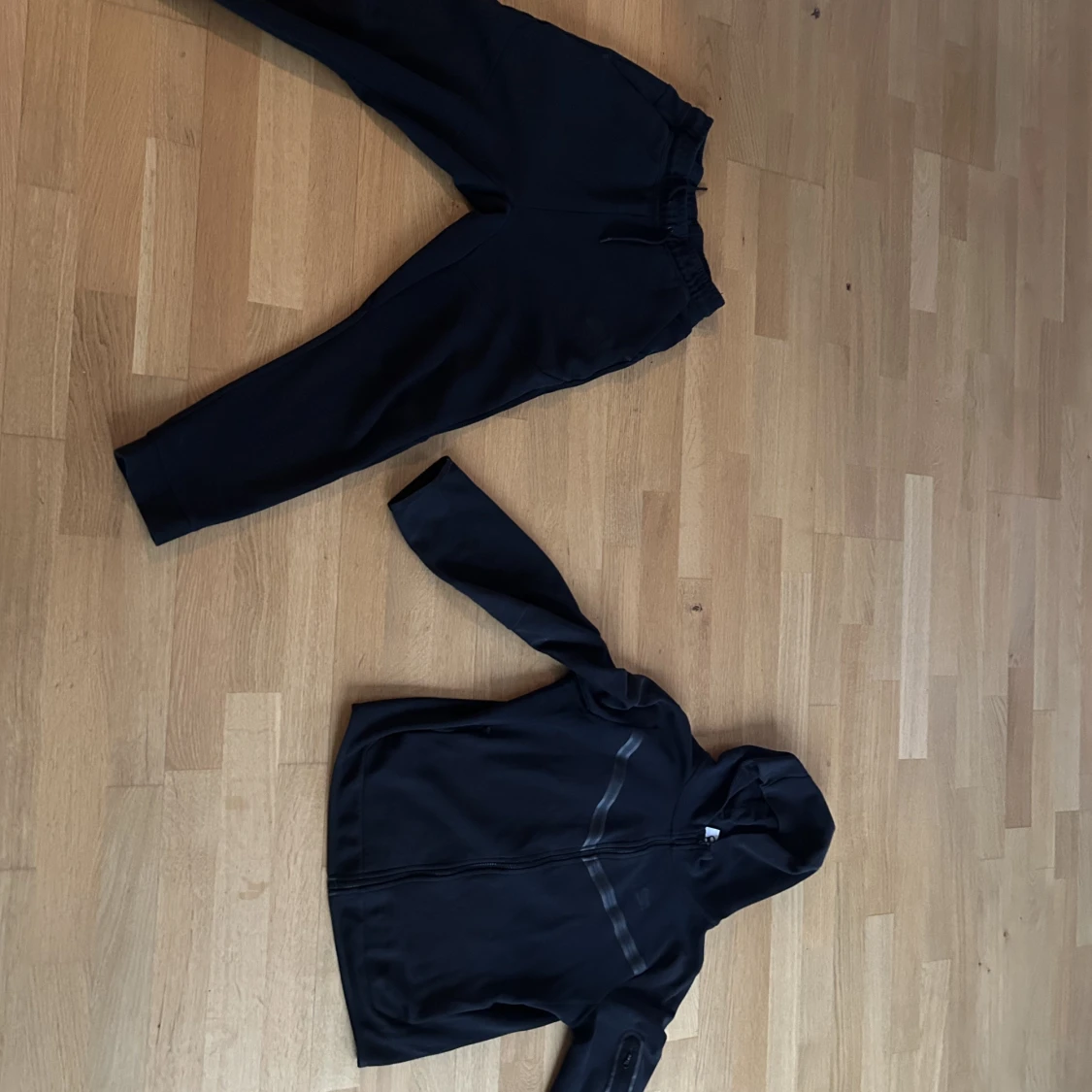 Helt svart Nike tech set  - 91