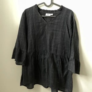 Blus - Svart blus från Saint Tropez. Storlek M. Fint skick. 