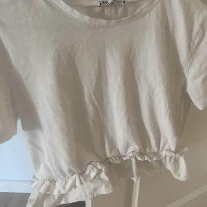 zara t-shirt - Köpare står för frakt. Betala med swish