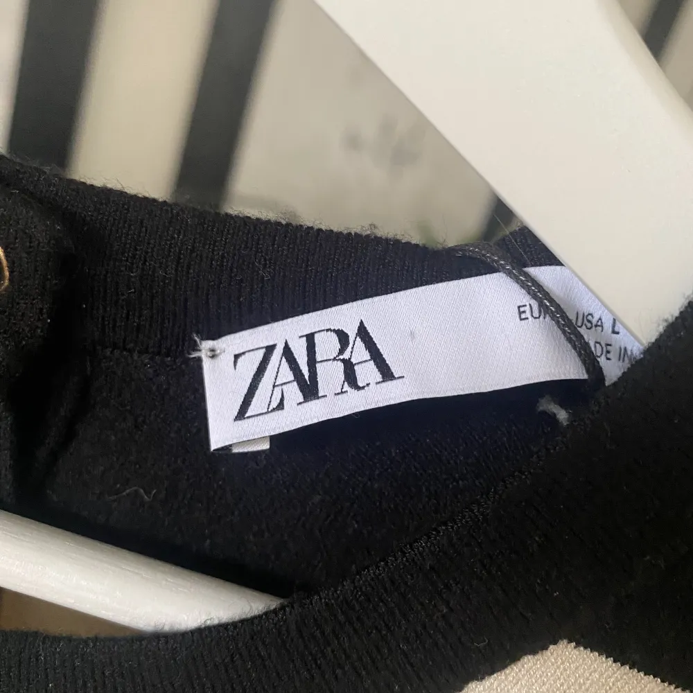 Randig tunn stickad tröja från Zara. Stickat.
