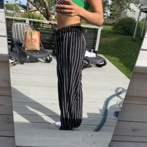 Byxor - Snygga byxor från shein i storlek M/L 