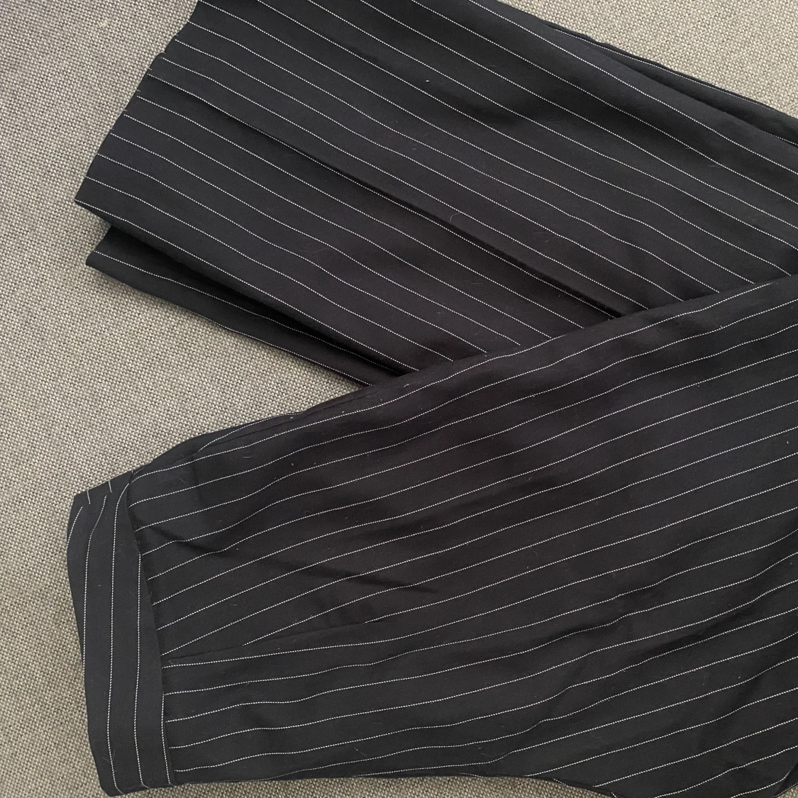 Så snygga kostymbyxor. 