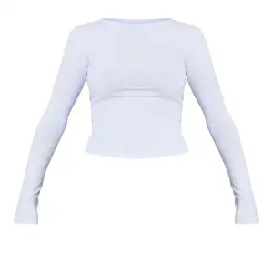 En superfin långärmad grå tröja från Pretty Little Thing💖 Säljer den pga att den inte passade mig💞 Den är endast testad och prislappen sitter kvar💕 (säljer en likadan fast grå)💘