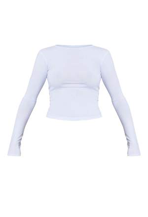 En superfin långärmad grå tröja från Pretty Little Thing💖 Säljer den pga att den inte passade mig💞 Den är endast testad och prislappen sitter kvar💕 (säljer en likadan fast grå)💘
