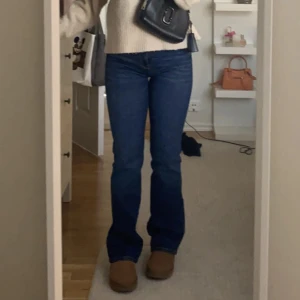 Bootcut jeans, zara - Bootcut jeans från zara. Superfina och knappt använda 