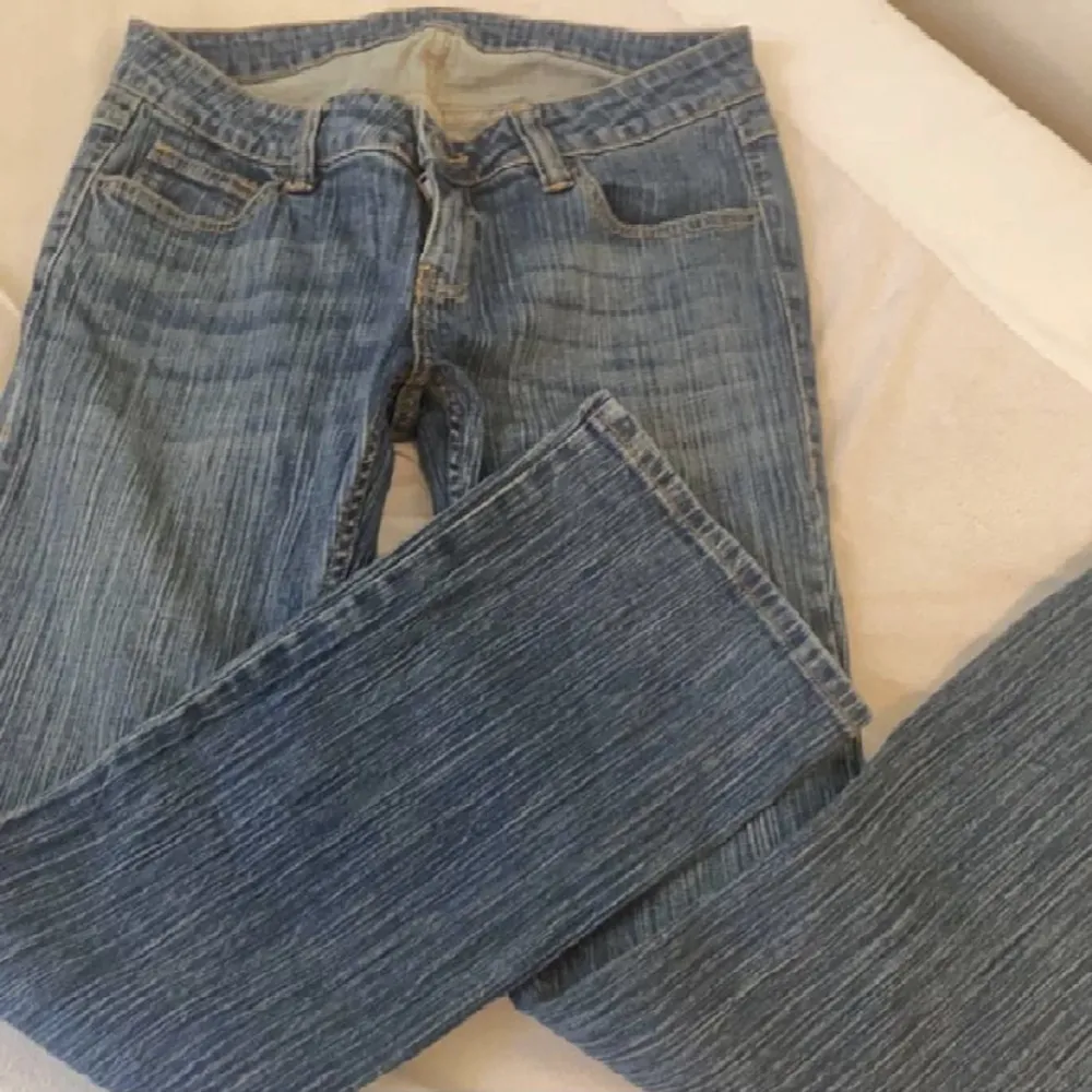 Säljer dessa as snygga lågmidjade jeans då dem tyvärr inte passar mig. Skriv vid frågor ❤️. Jeans & Byxor.
