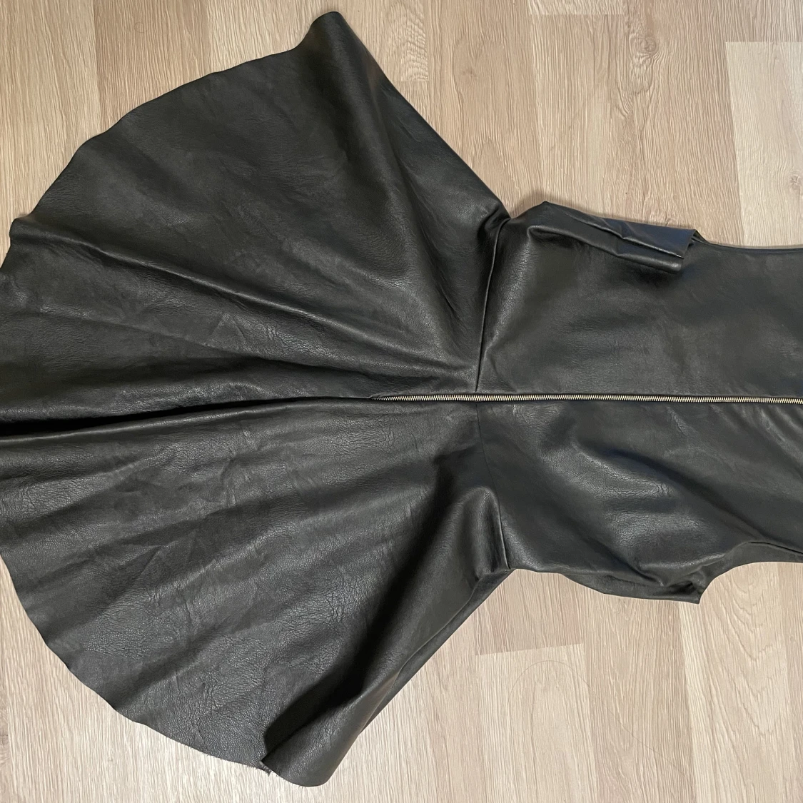 Topp i konstleder - 90