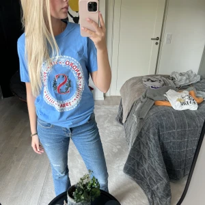 Sandro tröja - Säljer denna sjukt snygga tröjan från Sandro då den inte kommer till användning!💕 Frakt ingår ej