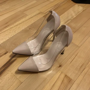 Klackskor  - Jättefina klackskor i beige