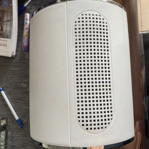 Dustcollector/ dammuppsamlare Nagelgiganten - En dammuppsamlare från Nagelgiganten som är någorlunda använd. Säljer då jag har köpt en ny. En dammpåse ingår som håller allt smuts. Maskinen är väldigt stark och samlar upp varenda smuts. Nypris:999kr.  Köparen står för frakten ❤️