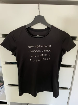 Tränings tröja - Tränings tröja ifrån hm, knappt använd, storlek XS men skulle säga den passar S också