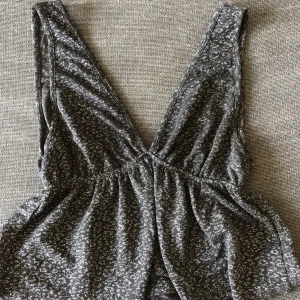 Tröja - En super fin glitter tröja vet inte vart ifrån men jag köpte den på loppis för 150kr 💕pris kan diskuteras 