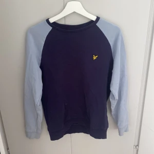 Lylescott tröja  - Säljer denna fina tröja från Lyle&scott. Den är i nyskick i stl s. 