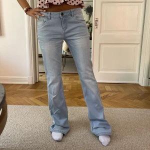 Låg midjade Jens - Säljer dessa super snygga låg midjade jeans💖🥰