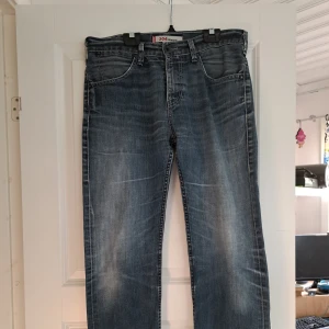 Levis jeans M - Ett par levis 504 i storlek M ( ganska små i storleken). 100% bomull