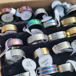 Ringar i olika storlekar  - Ringar gjort av stainless steel i flera färger, motiv och storlekar. Tryck ej på köp direkt, skriv via dm om ni vill ha fler bilder. 45kr styck