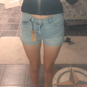 Jeans shorts - Helt oanvända jeans shorts ifrån lindex med lapp kvar❣️❣️de passar mig perfekt som har xs/s!