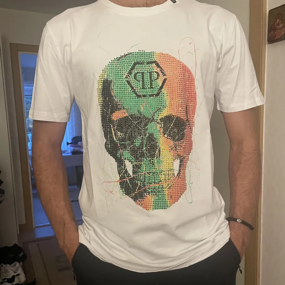 Snygg Philip Plein T-shirt i extremt god skick, storlek L. 💯. T-shirts.