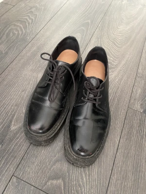 Skor - Fina Wednesday skor från HM Nypris 350kr