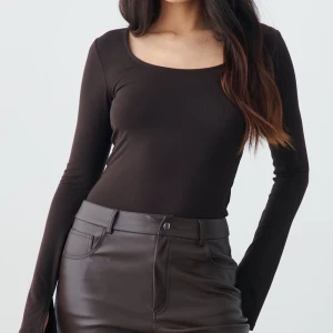 Brun top - Jättefin brun topp från gina som e slutsåld! Bara blivit använt ett fåtal ggr o är i jättebra skick! Pris kan diskuteras 🩷