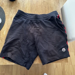 Moncler byxor - Mjuksshorts storlek XS