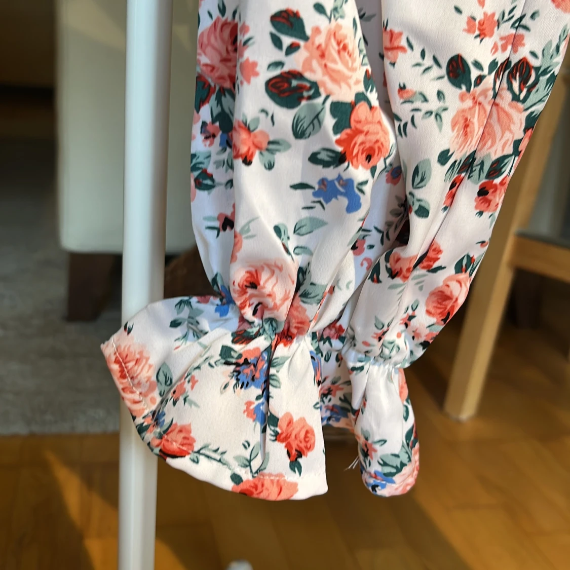 Blommig omlottblus - 90