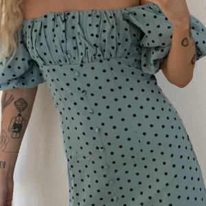 Klänning - Väldigt fin klänning, använd 1 gång. Kommer från missguided i storlek 36🌸💕