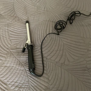 En liten/ medel stor locktång  - Perfekt för att göra lockar med papiljotter efter👌 såå fint resulat