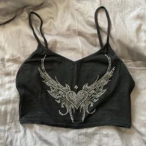 Topp med glittrat mönster - Inga slitningar eller defekter - i nyskick. Croppad. 