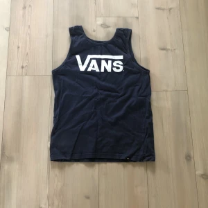 Vans linne - Rätt så använt vans linne, stl 12-14 år (Child L), pris kan diskuteras. Kontakta för fler bilder