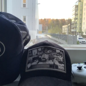 Sayless cap - Säljer min Velvet keps från say less för jag inte upplever att jag använder den längre den är använd några gånger. Pris kan diskuteras 