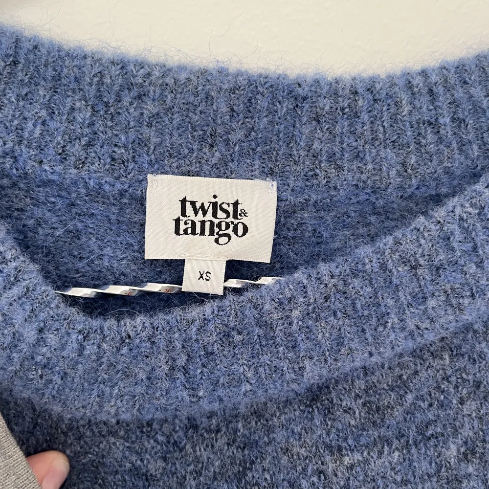Snygg stickad tröja från Twist and Tango. Sparsamt använd🤍 nypris 1 499kr. Slutsåld på hemsidan . Stickat.